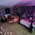 Romantique Avec Jaccuzi Prive - La D'elise Guest house 3*